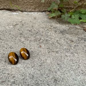 Vintage. Oval Tiger Eye, Silver Metal Back, Clip On